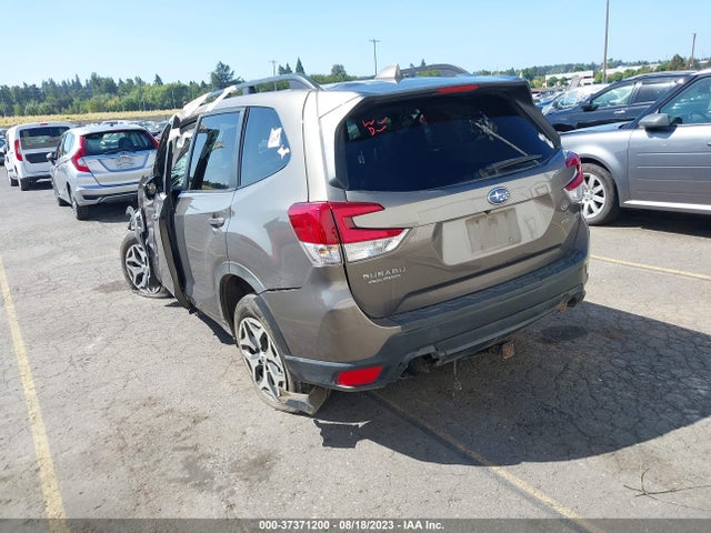JF2SKAEC4KH579656 Subaru Forester Premium
