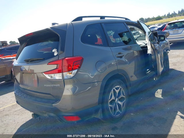 JF2SKAEC4KH579656 Subaru Forester Premium