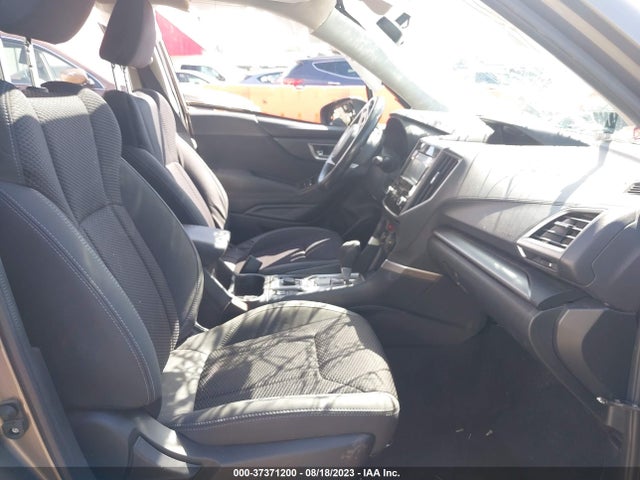 JF2SKAEC4KH579656 Subaru Forester Premium