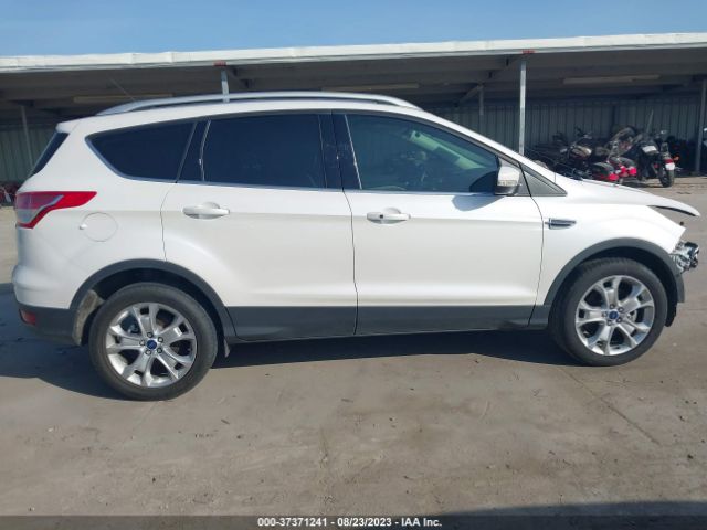 1FMCU0J99EUE39157 Ford Escape Titanium