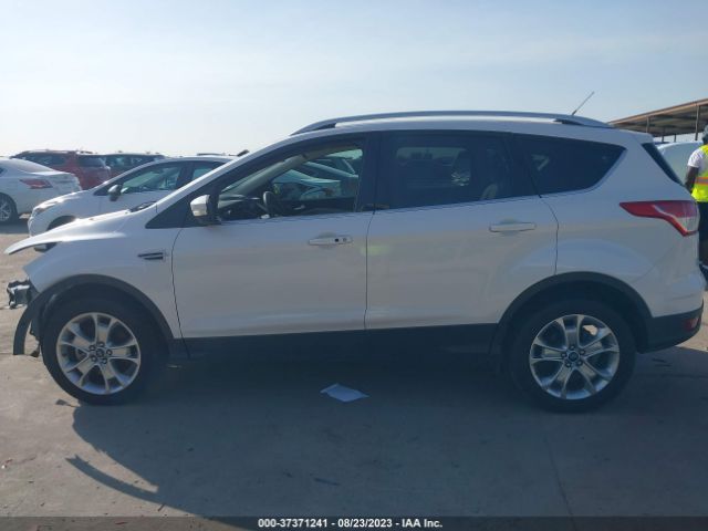 1FMCU0J99EUE39157 Ford Escape Titanium