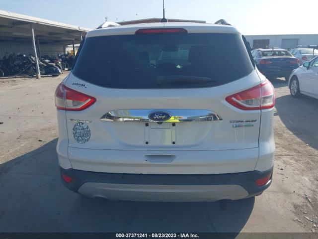 1FMCU0J99EUE39157 Ford Escape Titanium