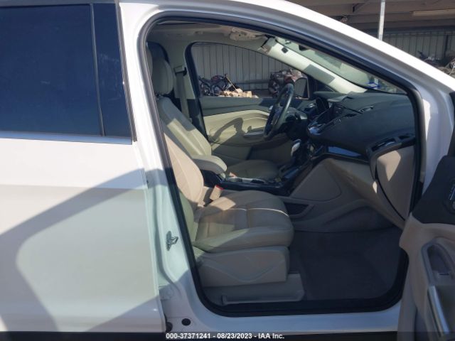1FMCU0J99EUE39157 Ford Escape Titanium