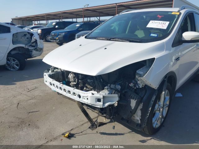 1FMCU0J99EUE39157 Ford Escape Titanium