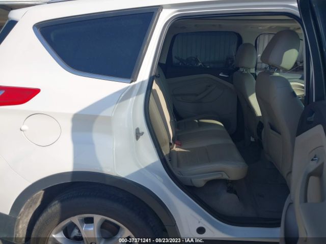 1FMCU0J99EUE39157 Ford Escape Titanium
