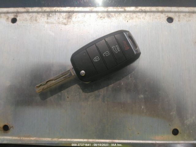 KNAGM4A75F5656743 KIA Optima Lx