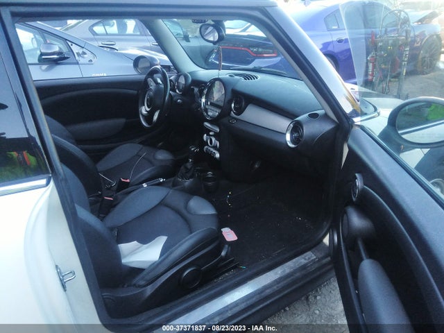 2009 MINI COOPER HARDTOP WMWMF33589TT69903 Photo 4