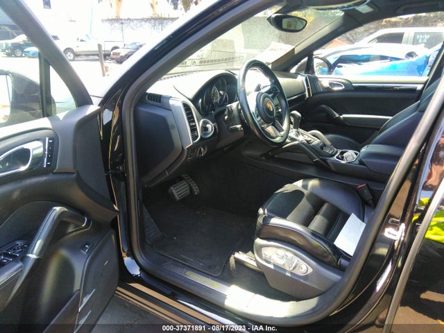 2017 Porsche Cayenne, VIN: WP1AE2A21HLA69256