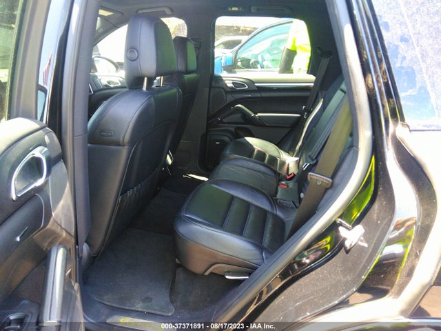 2017 Porsche Cayenne, VIN: WP1AE2A21HLA69256