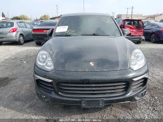2017 Porsche Cayenne, VIN: WP1AE2A21HLA69256