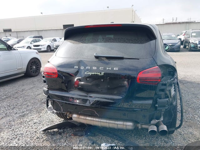 2017 Porsche Cayenne, VIN: WP1AE2A21HLA69256