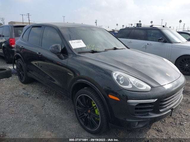 2017 Porsche Cayenne, VIN: WP1AE2A21HLA69256
