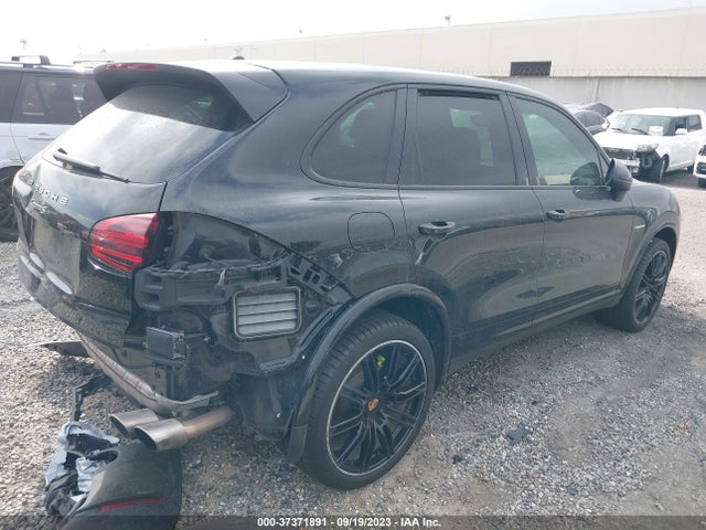 2017 Porsche Cayenne, VIN: WP1AE2A21HLA69256