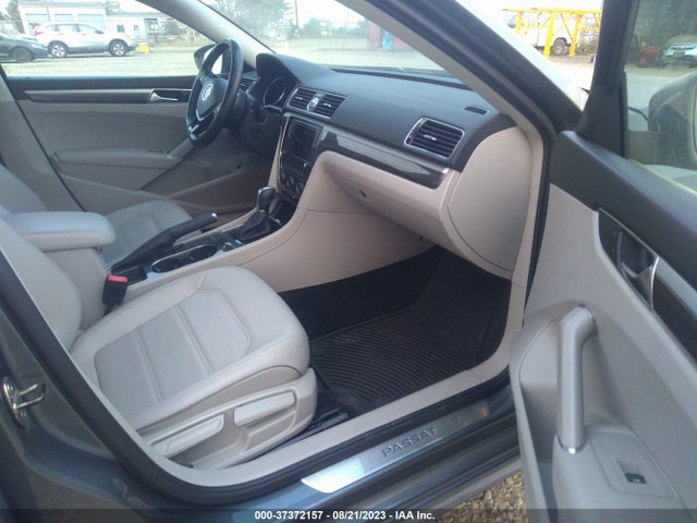 1VWGT7A35HC003975 Volkswagen Passat 1.8t Se W/technology