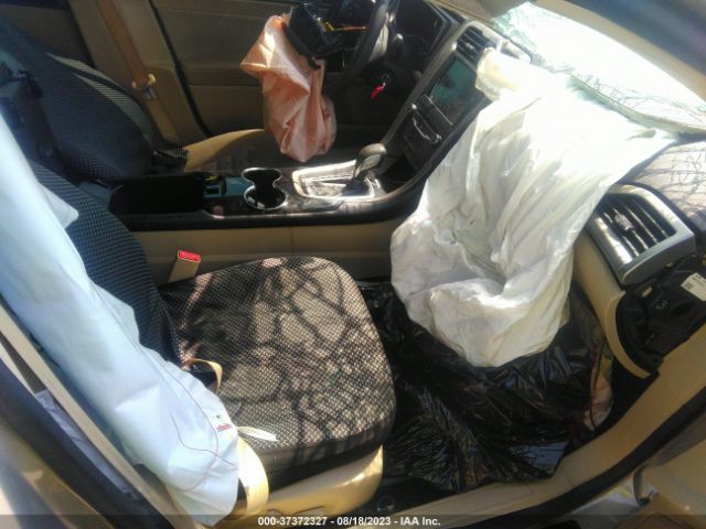3FA6P0H71FR132755 Ford FUSION SE