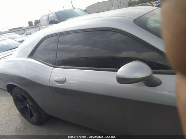 2C3CDZAG2JH237513 Dodge Challenger Sxt