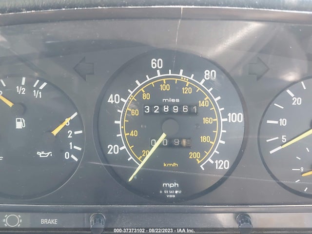 1983 MERCEDES-BENZ 300 DT VIN: WDBAB33A9DB032622