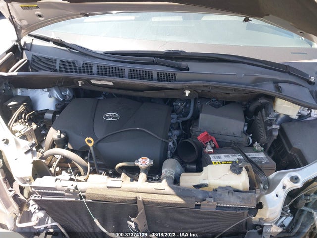 Toyota SIENNA SE 2018 5TDXZ3DC4JS936972 Image 17