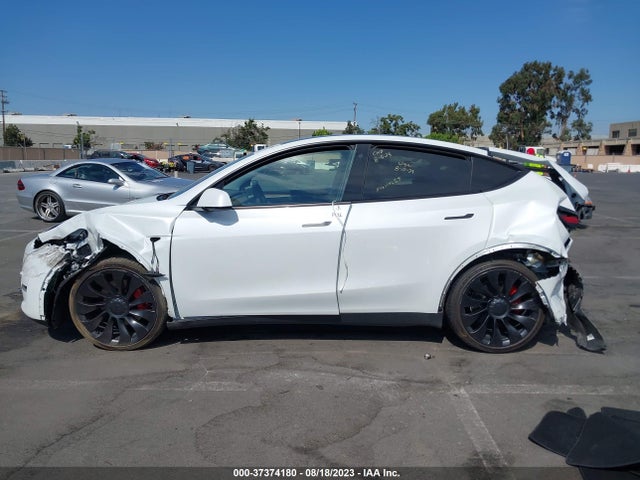 7SAYGDEF0NF523923 Tesla Model Y Performance