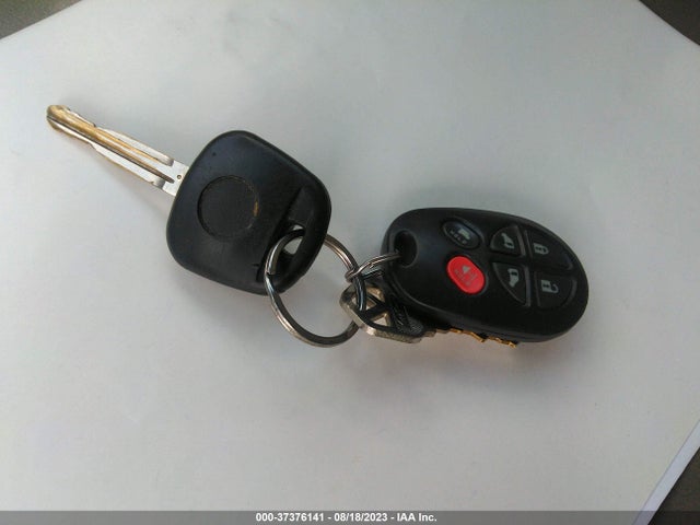 2005 TOYOTA SIENNA XLE VIN: 5TDBA22C85S035561