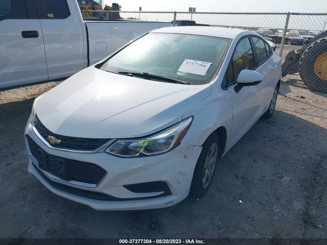 Chevrolet CRUZE LS 2018 1G1BC5SM5J7100402 Image 2