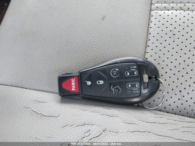 2011 CHRYSLER TOWN & COUNTRY TOURING-L VIN: 2A4RR8DG1BR680271