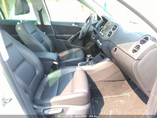 37377745 :رقم المزاد ، WVGBV7AX1BW518788 vin ، 2011 Volkswagen Tiguan Se 4motion Wsunroof & مزاد بيع