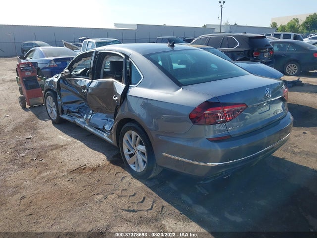 1VWBA7A32JC050208 Volkswagen Passat 2.0t Se