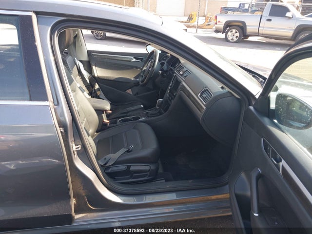 1VWBA7A32JC050208 Volkswagen Passat 2.0t Se