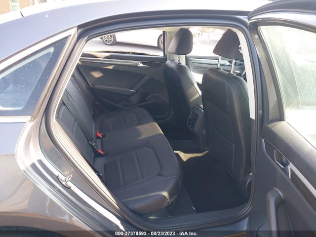 1VWBA7A32JC050208 Volkswagen Passat 2.0t Se