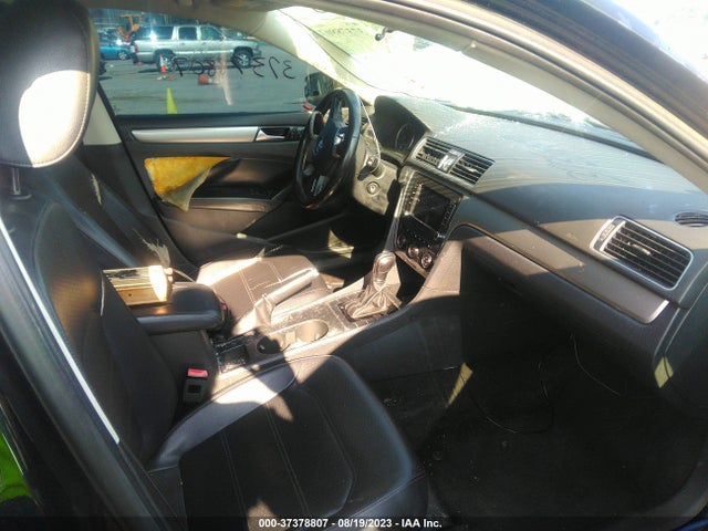 1VWAT7A35FC039782 Volkswagen Passat 1.8t Wolfsburg Ed