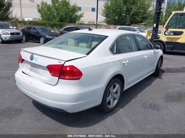 1VWAT7A3XEC055782 Volkswagen Passat Wolfsburg Ed