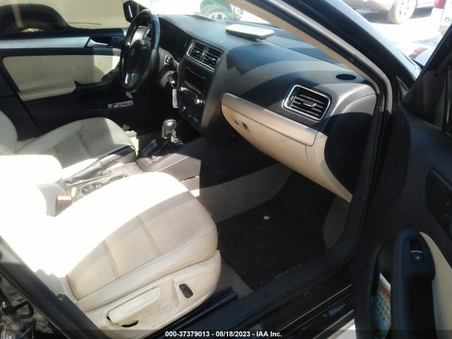 3VWD17AJ2EM398439 Volkswagen Jetta Sedan Se W/connectivity
