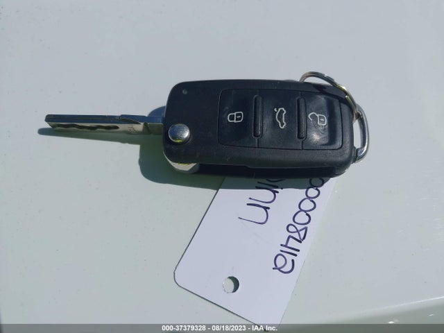 2018 Volkswagen Beetle, VIN: 3VW5DAAT2JM502321
