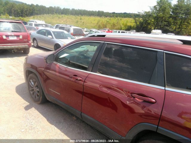 1C4PJLCB6KD215288 Jeep Cherokee Latitude