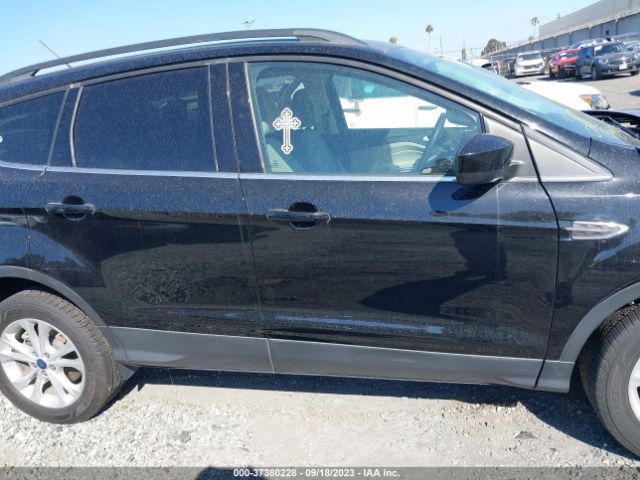 1FMCU0GD4HUC68303 Ford ESCAPE SE