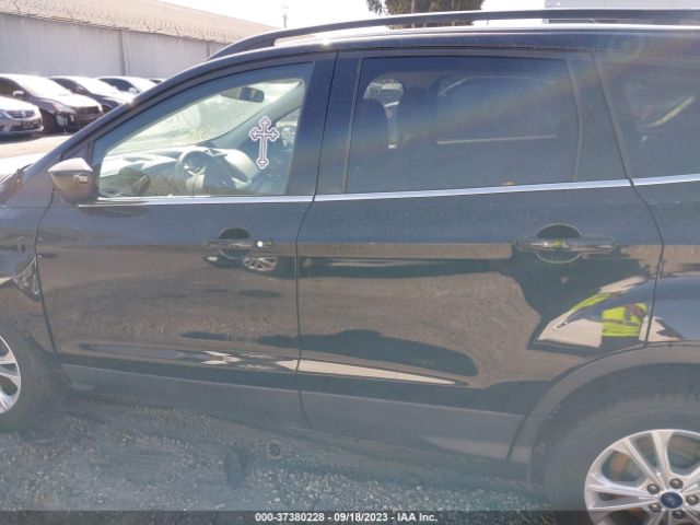 1FMCU0GD4HUC68303 Ford ESCAPE SE