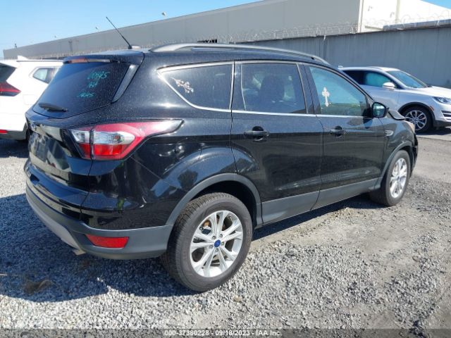 1FMCU0GD4HUC68303 Ford ESCAPE SE