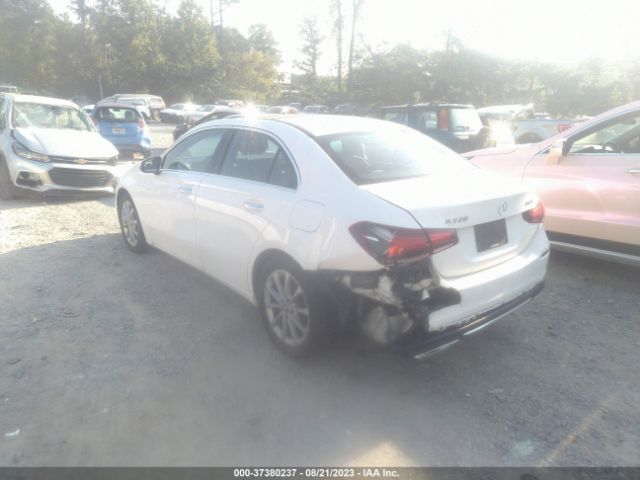 WDD3G4FB0KW002572 Mercedes-Benz A-class A 220