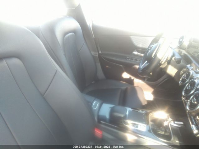 WDD3G4FB0KW002572 Mercedes-Benz A-class A 220