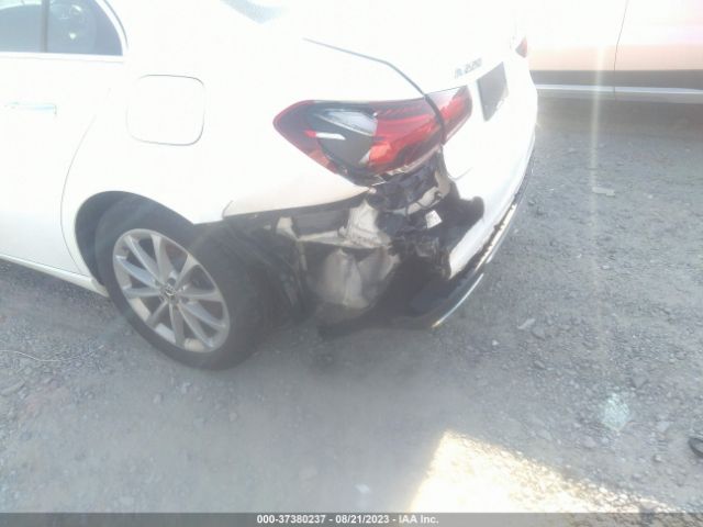 WDD3G4FB0KW002572 Mercedes-Benz A-class A 220