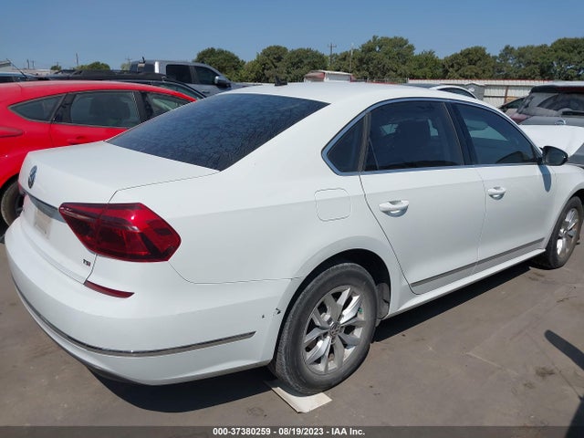 1VWAT7A33HC080933 Volkswagen Passat 1.8t S