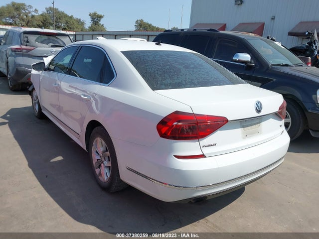 1VWAT7A33HC080933 Volkswagen Passat 1.8t S