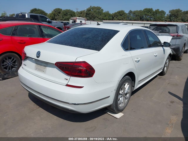 1VWAT7A33HC080933 Volkswagen Passat 1.8t S