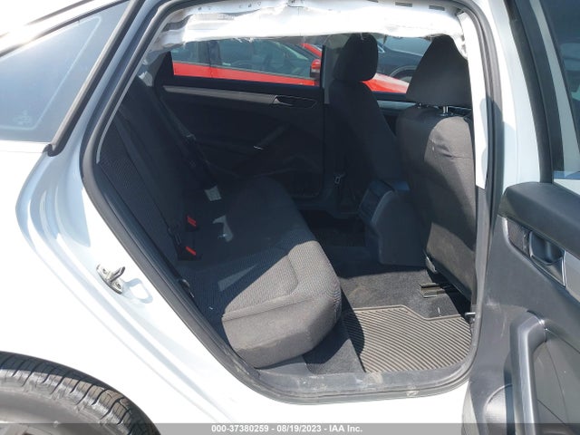 1VWAT7A33HC080933 Volkswagen Passat 1.8t S