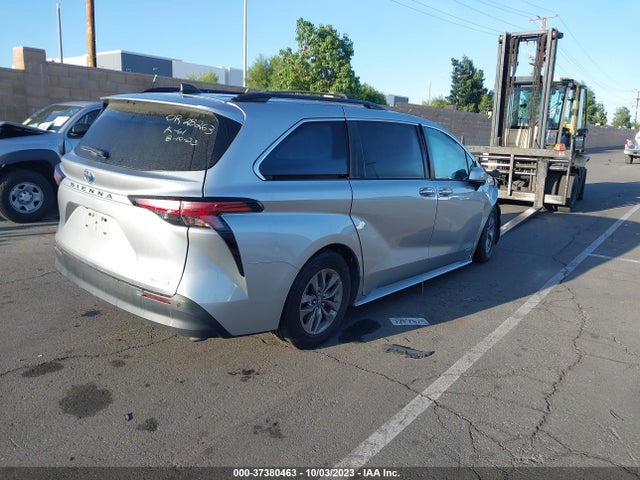 Toyota SIENNA XLE 2021 5TDYRKEC6MS043042 Image 10