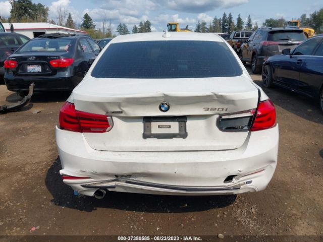 WBA8A3C32HK692072 BMW 3 Series 320i Xdrive