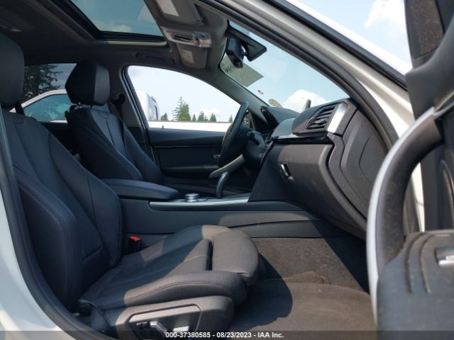 WBA8A3C32HK692072 BMW 3 Series 320i Xdrive