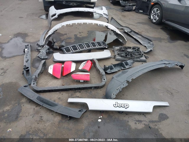 1C4RJEAG5JC513595 Jeep Grand Cherokee Laredo E