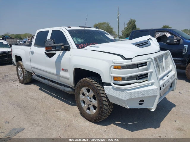 2018 1GC1KWEYXJF104624 main image